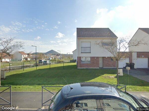 UN IMMEUBLE À USAGE DE COMMERCE ET D’HABITATION