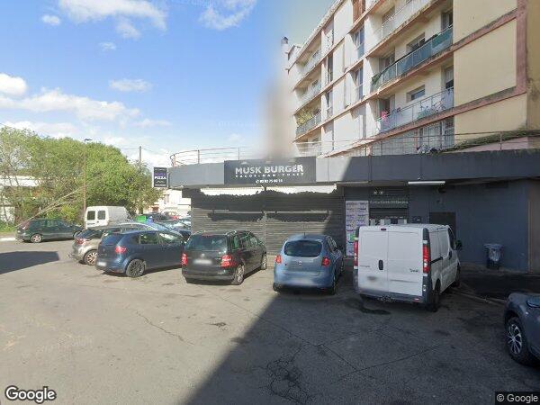 UN LOCAL À USAGE COMMERCIAL OU PROFESSIONNEL