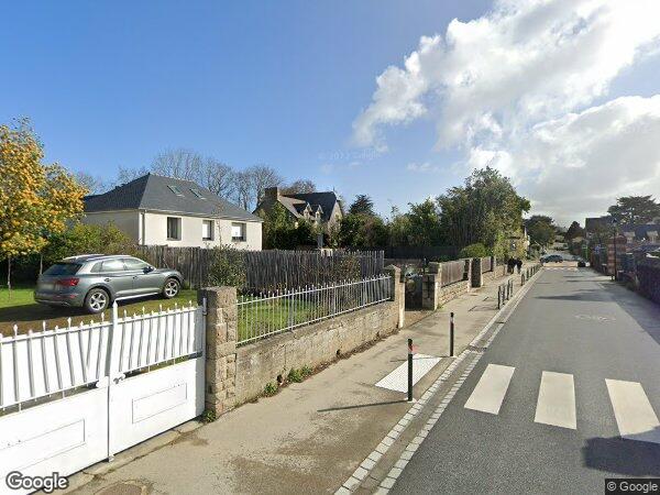 UNE MAISON À USAGE D'HABITATION