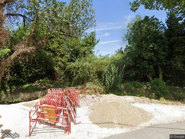DEUX APPARTEMENTS AVEC CAVE ET UN GARAGE
