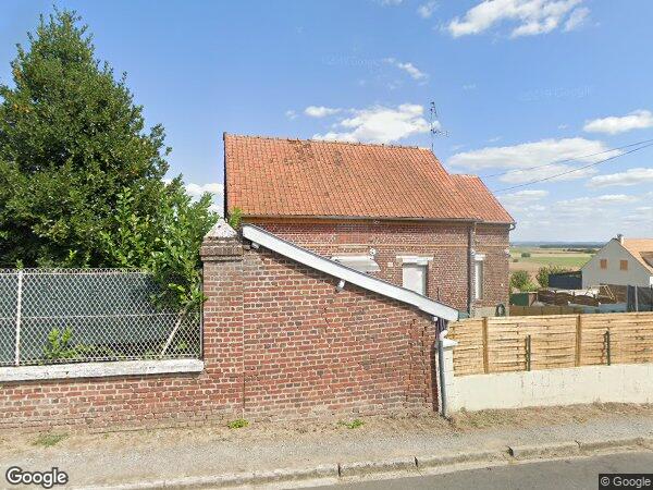 UNE MAISON D'HABITATION ANCIENNE