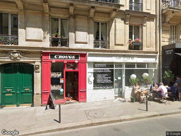 UN CORPS DE BÂTIMENT