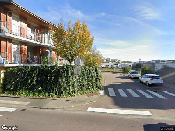 UN APPARTEMENT AVEC UN GARAGE ET UN EMPLACEMENT DE PARKING