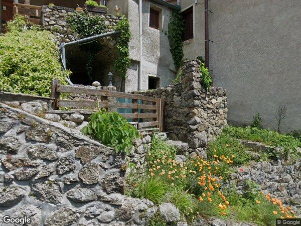 DEUX BÂTIMENTS AVEC TERRASSE ET PISCINE