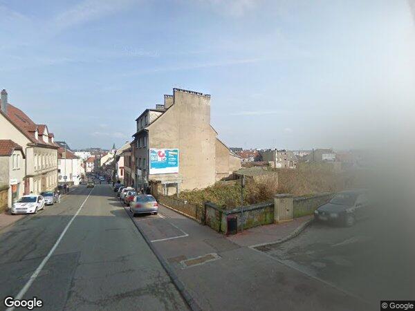 UN IMMEUBLE À USAGE D’HABITATION