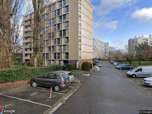 UN APPARTEMENT T4 AVEC EMPLACEMENT DE PARKING ET CELLIER