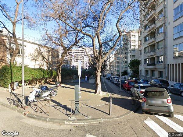 UNE CHAMBRE DE SERVICE