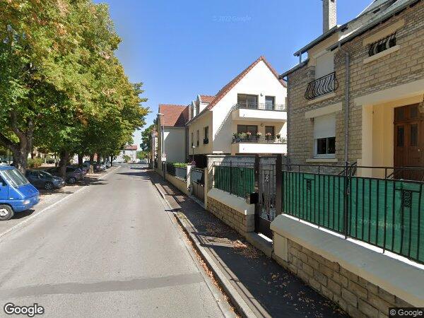 UNE MAISON À USAGE D'HABITATION