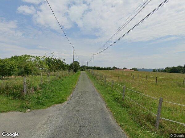 UNE MAISON À USAGE D'HABITATION