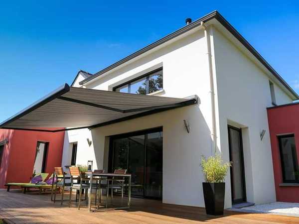 UN APPARTEMENT AVEC UNE CAVE ET UN PARKING COUVERT