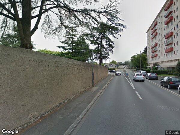 UN APPARTEMENT AVEC CAVE ET UNE PLACE DE STATIONNEMENT