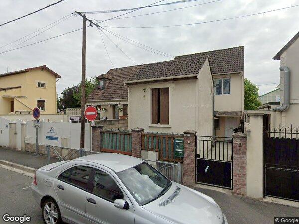 UN LOCAL À USAGE DE DÉBARRAS ET UN LOCAL AMÉNAGÉ EN LOGEMENT D'HABITATION