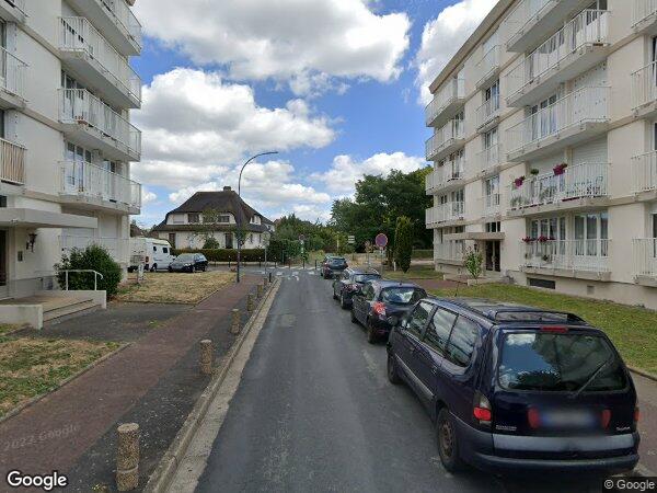 UN APPARTEMENT AVEC UNE CAVE ET UN EMPLACEMENT DE PARKING