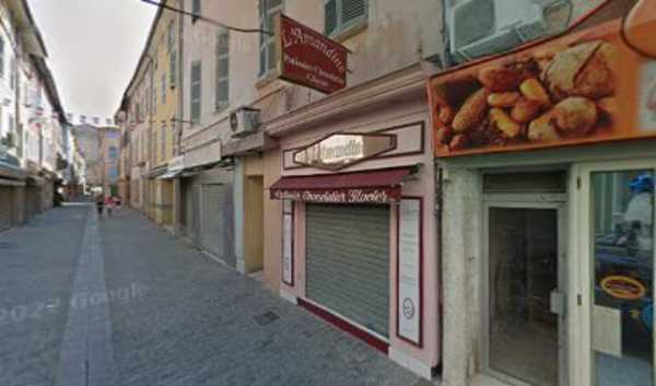UN APPARTEMENT