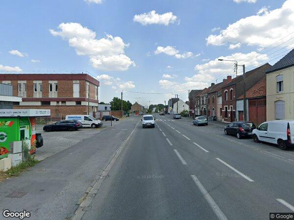 UNE MAISON À USAGE D'HABITATION ET UN IMMEUBLE
