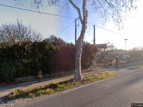 UNE VILLA AVEC DÉPENDANCE, GARAGE ET JARDIN