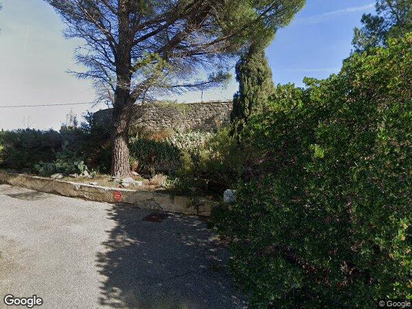 UNE  MAISON D'HABITATION AVEC TERRAIN, HANGAR ET DEPENDANCES