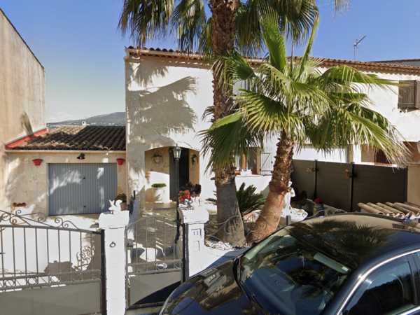 UNE VILLA & UN PARKING