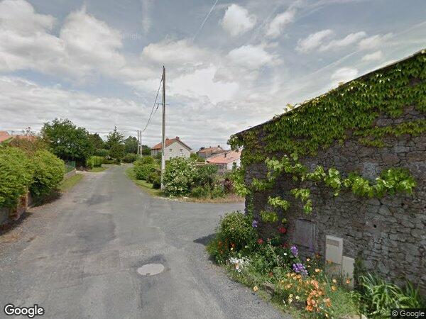 UNE MAISON À USAGE D'HABITATION