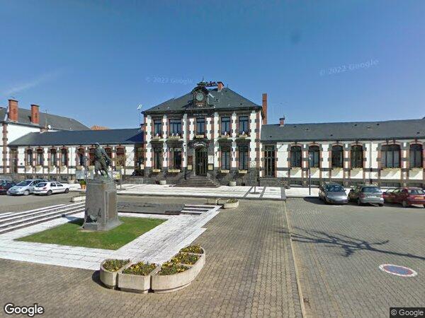 UN GARAGE AVEC TERRAIN ATTENANT