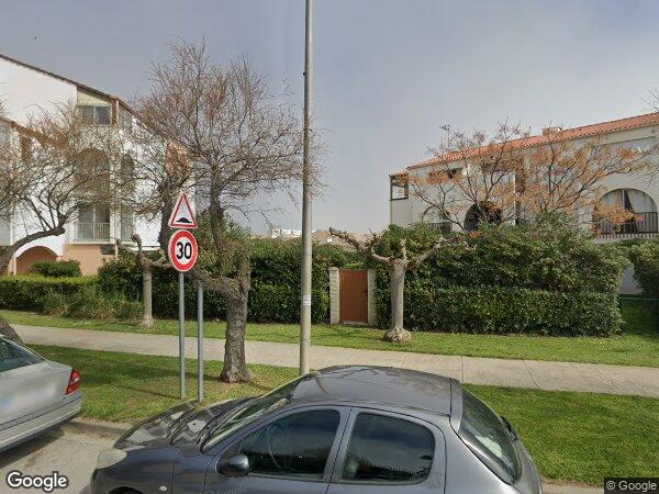 UN APPARTEMENT ET UN PARKING