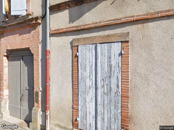 UN IMMEUBLE COMPRENANT 8 LOGEMENTS