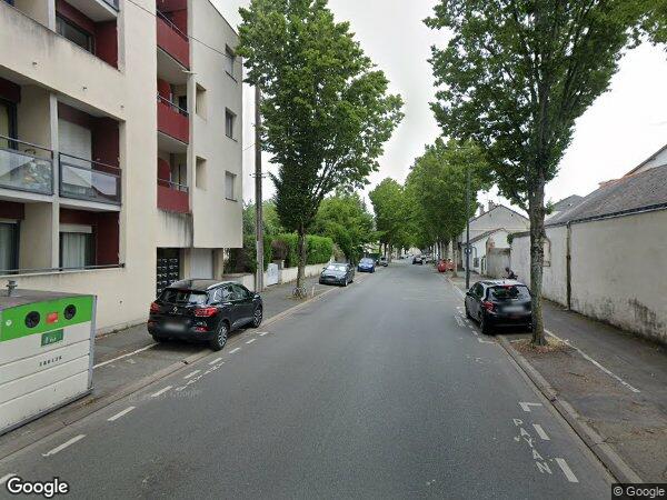 UN APPARTEMENT ET UN EMPLACEMENT DE PARKING