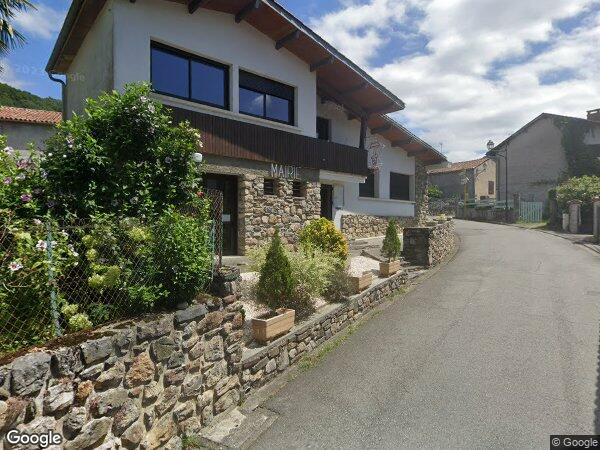 UNE GRANDE MAISON DE MAITRE ET GRANGE SUR TERRAIN ARBORE ET CLÔTURE