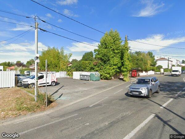 TROIS APPARTEMENTS ET DEUX GARAGES