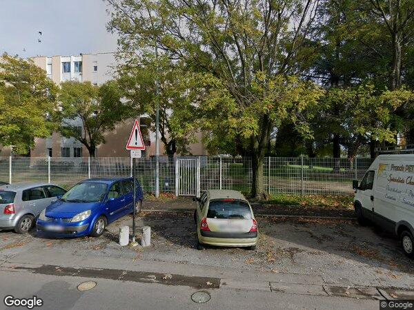 UN APPARTEMENT AVEC UNE CAVE ET UN LOCAL À USAGE DE CUISINE