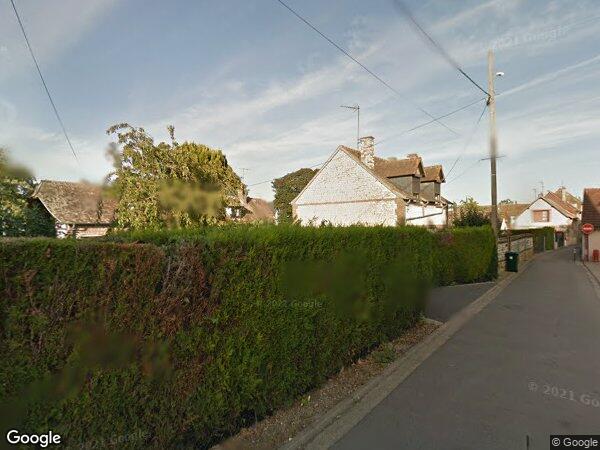 UN APPARTEMENT AVEC UNE CAVE ET UN GARAGE