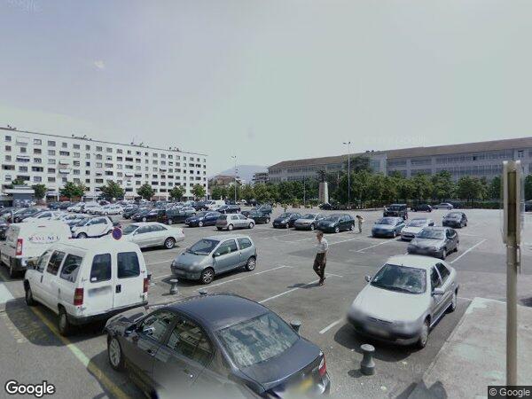 UN APPARTEMENT ET DEUX CAVES