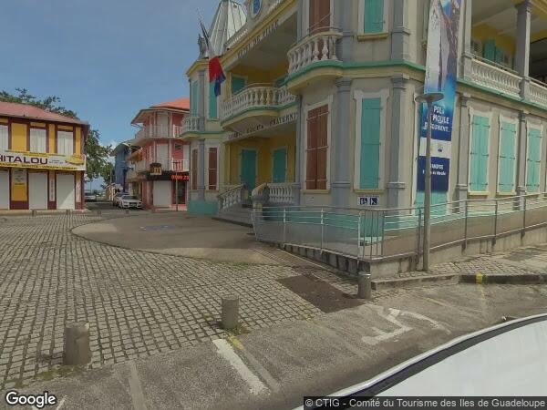 UN ENSEMBLE IMMOBILIER