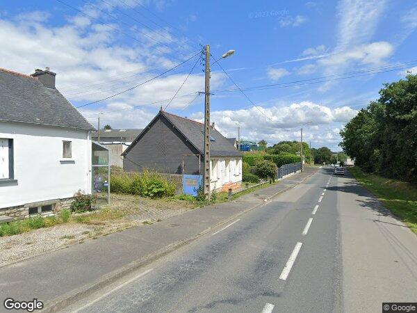 UNE MAISON À USAGE D’HABITATION ÉLEVÉE SUR CAVE