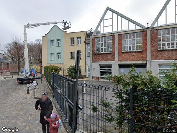 UNE MAISON DE VILLE À USAGE D'HABITATION