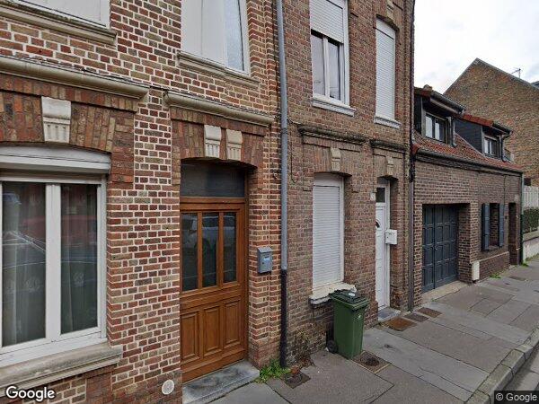 UNE MAISON À USAGE D'HABITATION