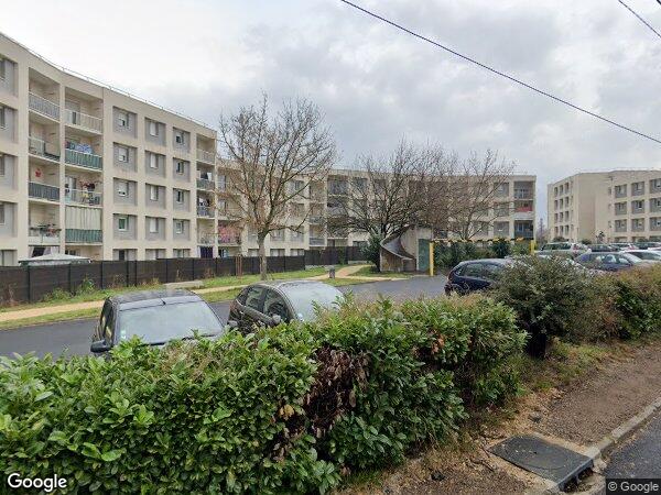 UNE MAISON DE VILLE MITOYENNE