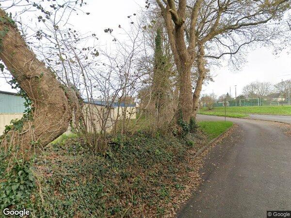 UNE MAISON D'HABITATION AVEC JARDIN