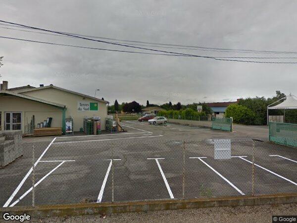 UN IMMEUBLE À USAGE D'HABITATION