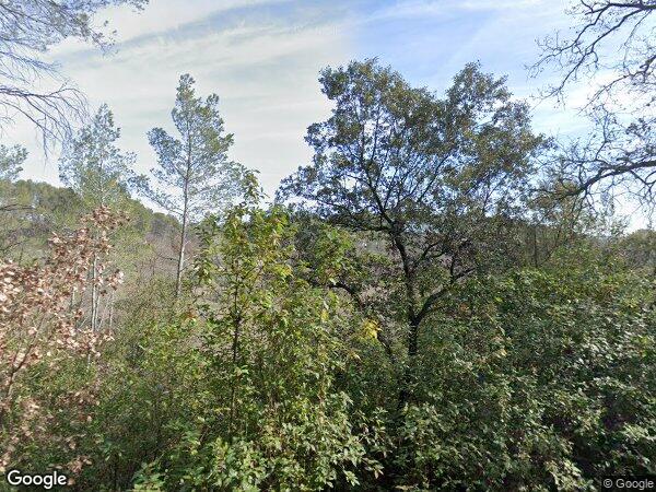 UNE  MAISON À USAGE D'HABITATION