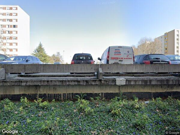 UN APPARTEMENT ET GARAGE INDIVIDUEL