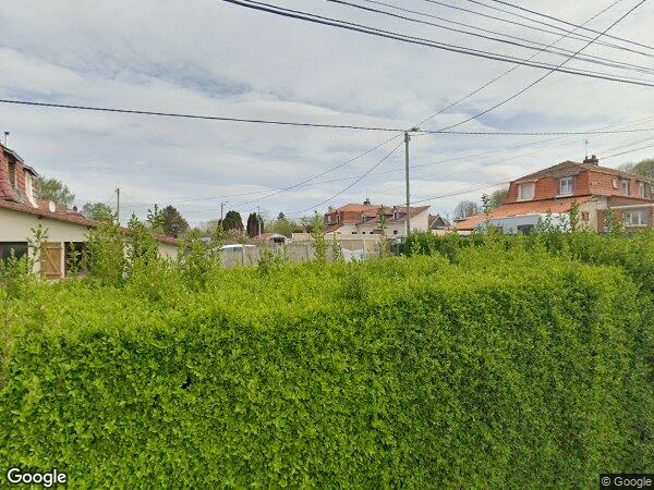 UNE MAISON MITOYENNE À USAGE D'HABITATION