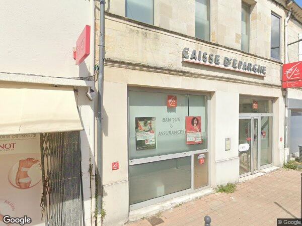 UN IMMEUBLE EN PIERRE