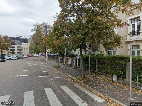 UNE MAISON À USAGE D'HABITATION