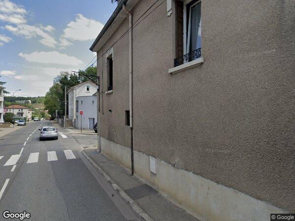 UN APPARTEMENT EN DUPLEX ET UN EMPLACEMENT DE STATIONNEMENT
