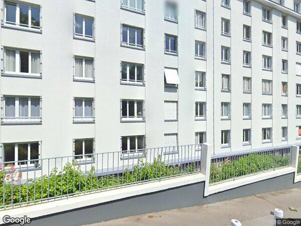 UN APPARTEMENT AVEC UNE CAVE ET UN PARKING