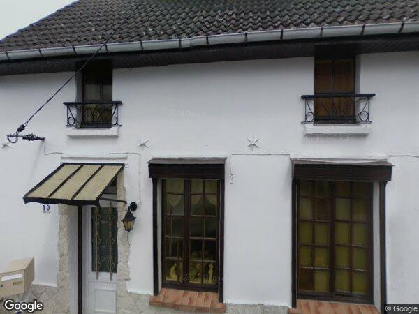 UNE MAISON À USAGE D'HABITATION