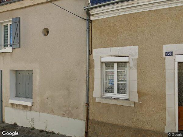 UNE MAISON À USAGE DE COMMERCE ET D’HABITATION 