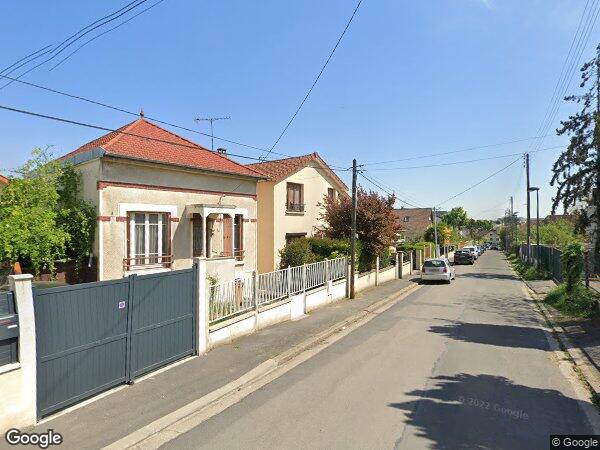 UN LOCAL À USAGE PROFESSIONNEL ET UN TERRAIN