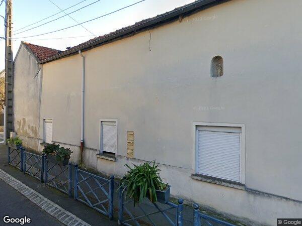 UNE CONSTRUCTION ANCIENNE EN PIERRE